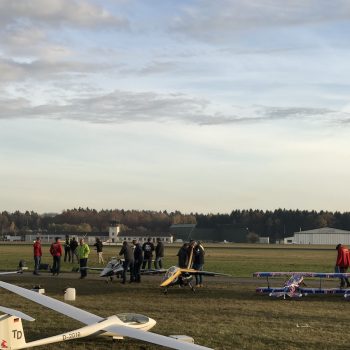 Friedrichshafen Modellbaumesse Startaufstellung Modellflieger